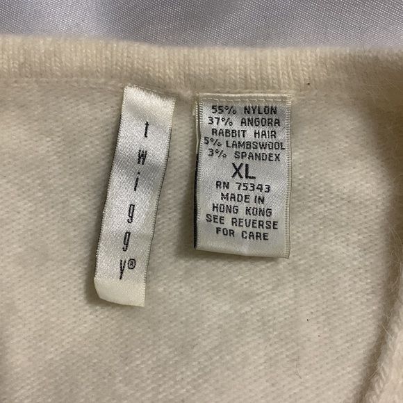 Cream color angora woman’s sweater. Size XL - Picture 2 of 2